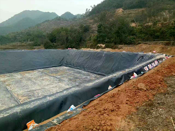 污水處理防滲膜現(xiàn)場(chǎng)焊接須按要求進(jìn)行 污水處理防滲膜現(xiàn)場(chǎng)焊接須按要求進(jìn)行