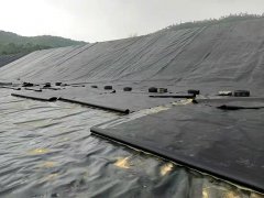 污水處理防滲土工膜鋪設(shè)時的注意事項(xiàng)