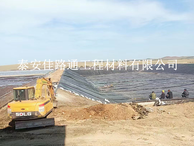 魚塘防滲土工膜外層損壞該如何應(yīng)對(duì)？