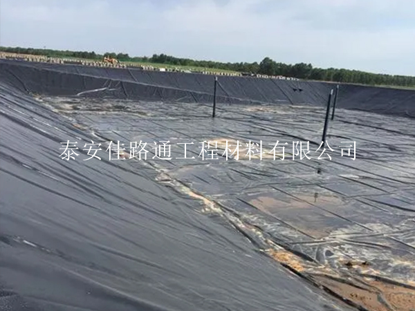 污水處理防滲膜鋪設(shè)固定與保護方法：創(chuàng)新策略與實踐