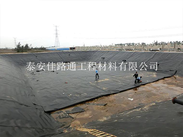 垃圾填埋場(chǎng)防滲膜冬季施工注意事項(xiàng)：安全高效，溫暖守護(hù)