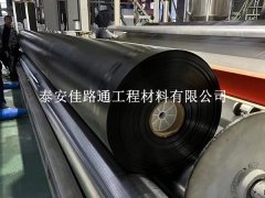 污水處理防滲膜運輸技巧：安全高效，輕松啟程