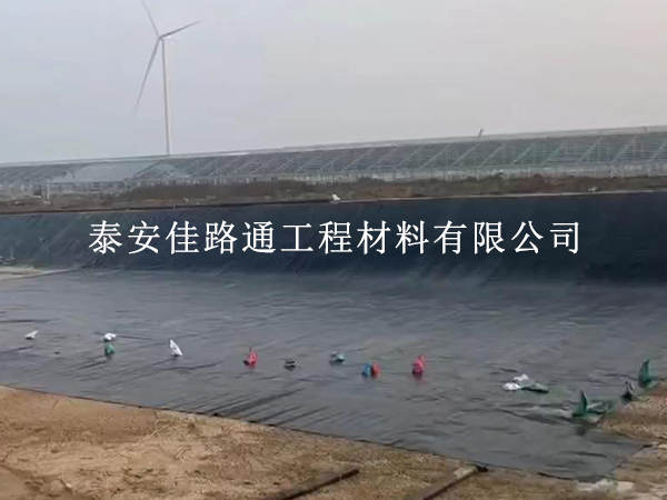 污水處理防滲膜的優(yōu)異防滲性能：守護(hù)水質(zhì)，構(gòu)筑綠色防線