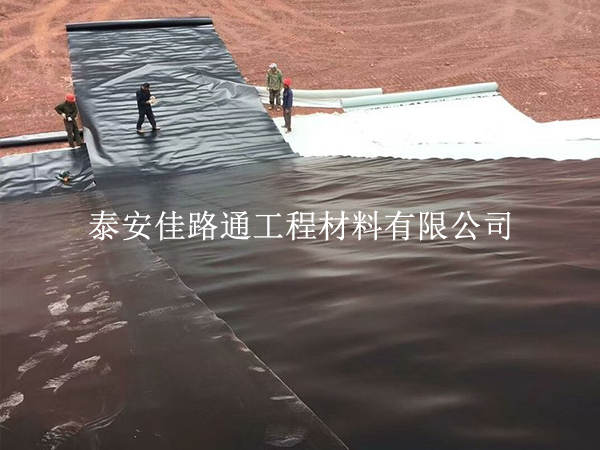 污水處理防滲膜損壞，這 5 大自然因素是主要原因