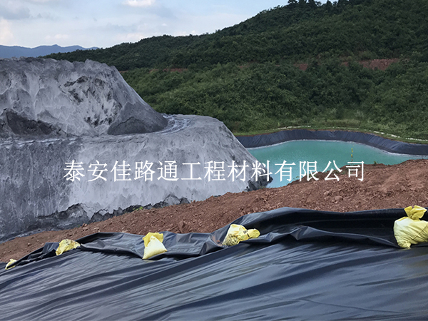 污水處理防滲膜為啥要覆土？這4個關(guān)鍵原因得搞懂