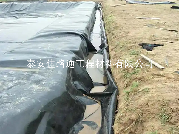 養(yǎng)殖防滲膜開裂不用慌！4 步處理技巧 + 預(yù)防方案全掌握