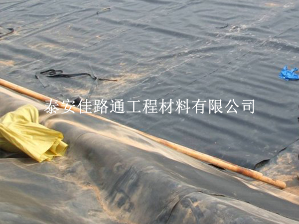 調(diào)節(jié)池防滲膜施工慢？這些方法能提速