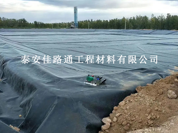 油田防滲膜檢查與驗收工作：嚴(yán)抓細(xì)節(jié)，守住油