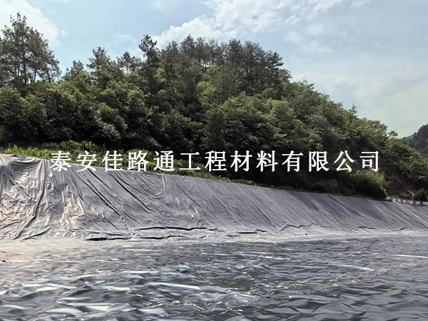 養(yǎng)殖防滲膜自然損壞誘因解析：規(guī)避自然風(fēng)險，