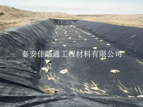 魚塘防滲膜施工降本攻略 避開誤區(qū)更省開支 魚塘防滲膜施工降本攻略 避開誤區(qū)更省開支