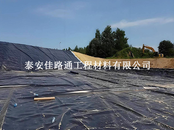 人工湖防滲膜拉伸強度解析 把控性能筑牢防滲質(zhì)