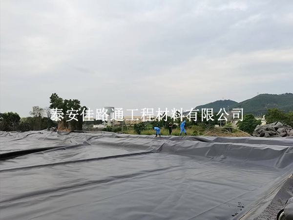 蓄水池防滲膜高效鋪設指南：從準備到收尾的全流程把控