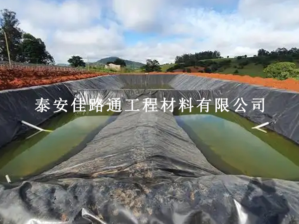 沼氣池防滲膜用了幾年就漏？多半是保養(yǎng)沒做到
